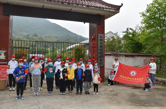 五愛好少年，弘揚(yáng)新風(fēng)尚 ——芳慶基金會(huì)開展“小小志愿者”五一公益行活動(dòng)